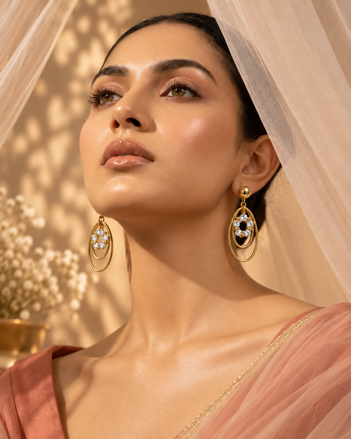 Calista Woman Air Ring