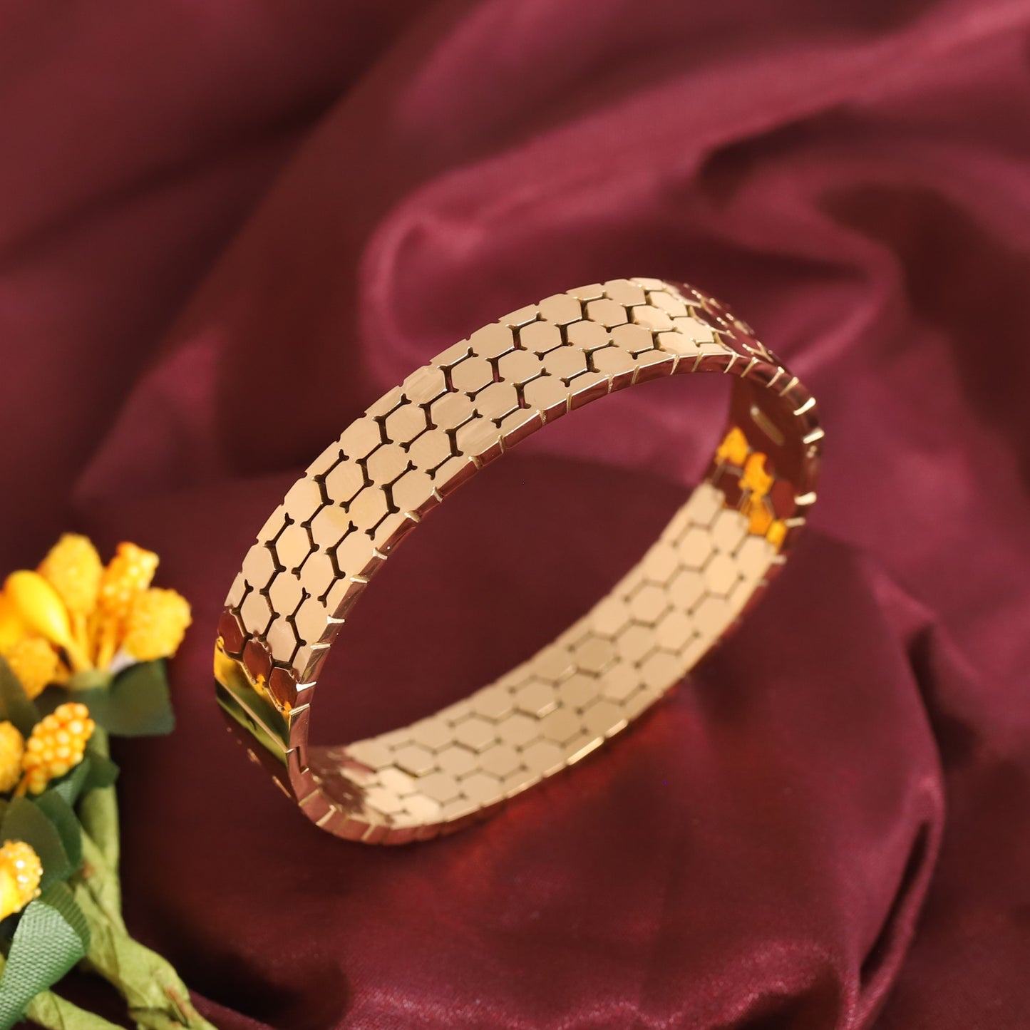 Luna Glow – 18K Rose Gold PVD Sleek Bangle