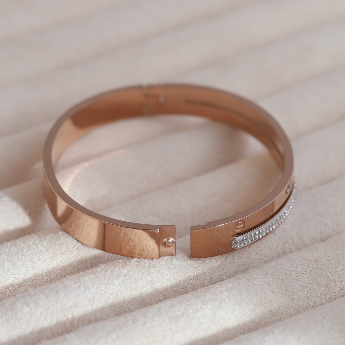 Rose Radiance – 18K Rose Gold PVD Crystal Bangle