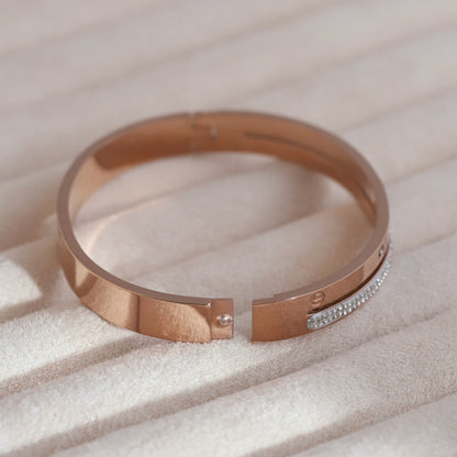 Rose Radiance – 18K Rose Gold PVD Crystal Bangle