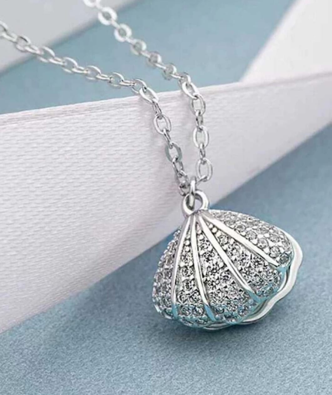 Sparkling Seashell Pendant with Pearl | Rodium Plated