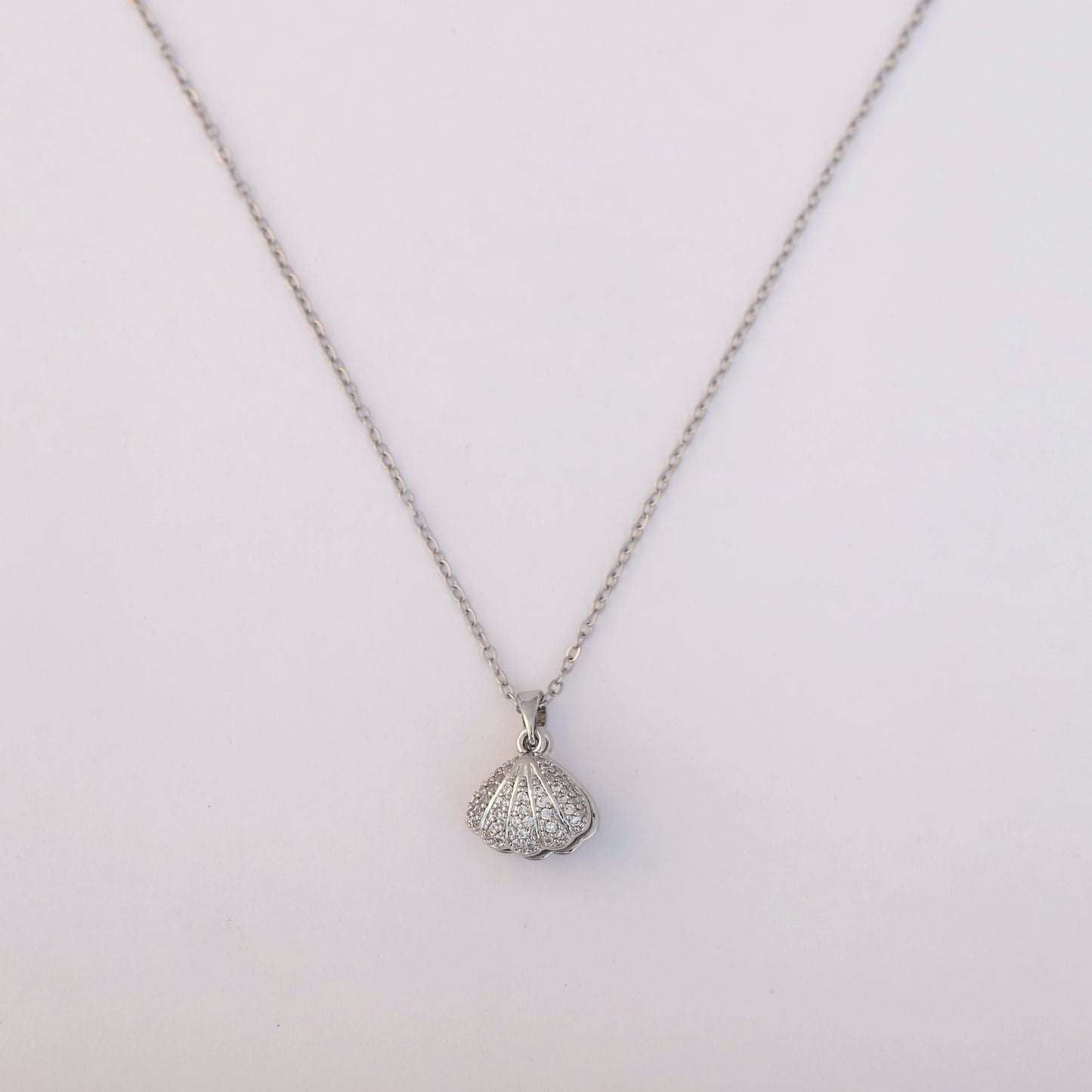 Sparkling Seashell Pendant with Pearl | Rodium Plated