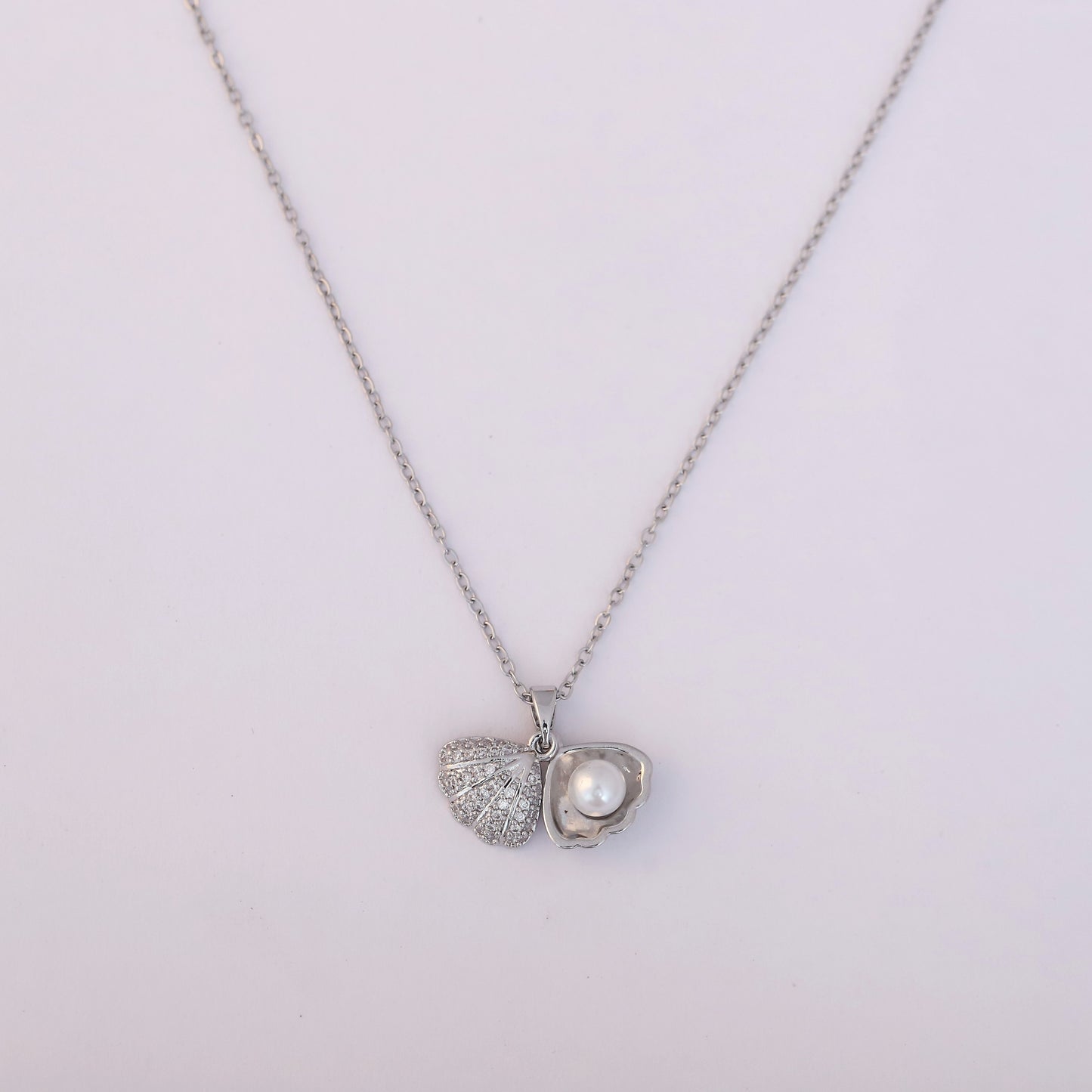 Sparkling Seashell Pendant with Pearl | Rodium Plated