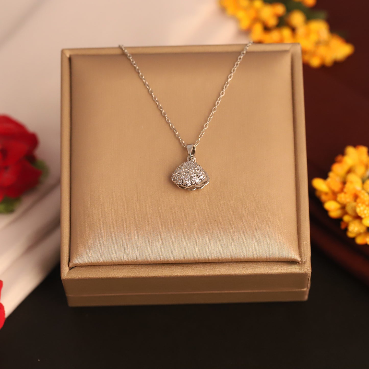 Sparkling Seashell Pendant with Pearl | Rodium Plated