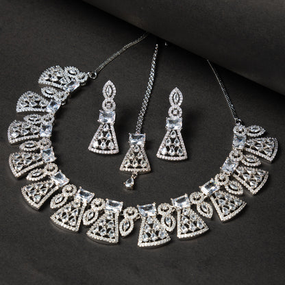 Modern Heritage Necklace of Rhodium with Earrings.